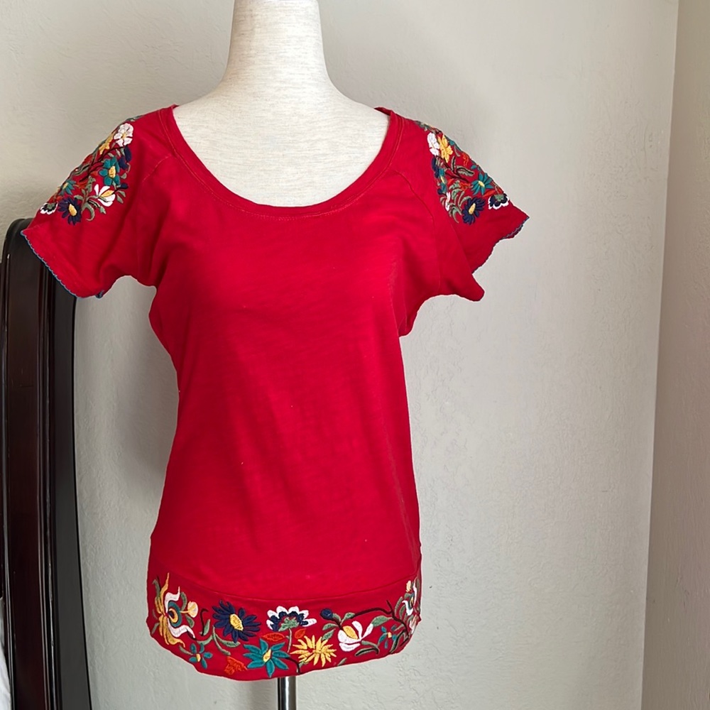 Ariat size S embroidered top